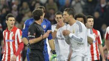 Aunque a Cristiano le caigan dos sanciones leves, jugará en Copa