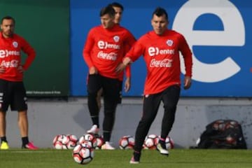 Arturo Salah visitó a la Roja en Pinto Durán