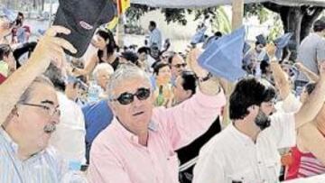 <b>EN LOOR DE MULTITUDES. </b>Dani Sánchez Llibre presidió la Mongetada de Argentona, donde se disfrutó pañuelo en alto con las habaneras.