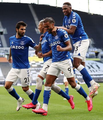 El equipo de Carlo Ancelotti ganó por 0-1 en el debut de la Premier League 2020/2021. James debutó, jugó 91 minutos y tuvo un gran papel. Yerry Mina fue el jefe de la defensa. Calvert Lewin marcó el gol del triunfo.