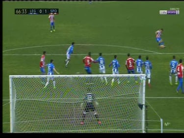 Referee awards Canella goal to Sporting team-mate Moi Gómez