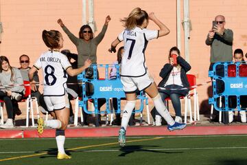 BARCELONA, 17/12/2023.- La defensa del Real Madrid Olga Carmona (d) celebra tras marcar el 0-2 desde el punto de pennalti durante el partido de la Liga F entre Levante de las Planas y el Real Madrid, este domingo, en Sant Joan D'Espi, Barcelona. EFE/ Toni Albir
