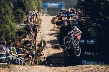 Rachel Atherton camino de la victoria en Fort Williams.