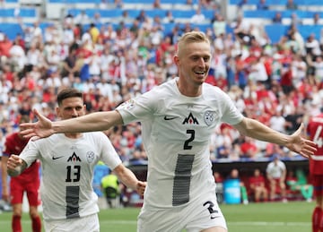 Munich (Germany), 20/06/2024.- Karnicnik celebra el gol que le dio a Eslovenia el empate ante Serbia en el segundo partido de fase de grupos. (Alemania, Eslovenia) EFE/EPA/MOHAMED MESSARA
