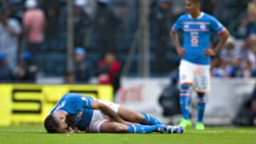 Marc Crosas sufrio ruptura de ligamentos en el partido Cruz Azul vs Am&eacute;rica.