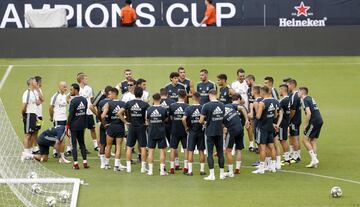 La plantilla disponible escuchando las instrucciones de Jueln Lopetegui. 