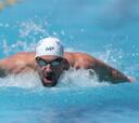 Phelps hace la mejor marca
de las series en su regreso