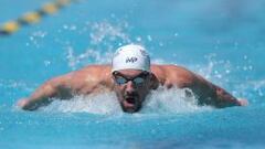 Phelps hace la mejor marca
de las series en su regreso