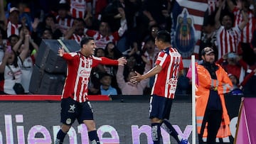 Soccer Football - Liga MX - Pumas UNAM v Guadalajara - Estadio Olimpico Universitario, Mexico City, Mexico - October 5, 2025 Guadalajara's Daniel Aguirre celebrates scoring their second goal with Bryan Gonzalez REUTERS/Henry Romero