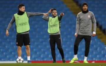 Falcao entrena en Manchester para el duelo de Champions