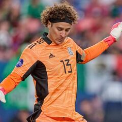 Ochoa, molesto con la Concacaf tras la lesión del 'Chucky' Lozano
