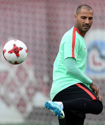 Portugal's forward Ricardo Quaresma controls the ball during a training session in Kazan, Russia, on June 27, 2017 on the eve of the Russia 2017 FIFA Confederations Cup football semi-final match Portugal vs Chile. / AFP PHOTO / FRANCK FIFE