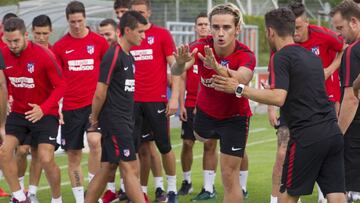 Griezmann y Simeone esta tarde en el entrenamiento del Atlético en el Allianz Arena previo a la Audi Cup.