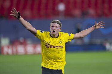 Irrumpió con fuerza cuando marcó nueve goles con la Sub-20 de Noruega ante Honduras en un partido del Mundial juvenil, después lo fichó el Salzburgo, con el que dejó su sello en la Champions, y acabó en el Dortmund pese al interés de otros clubes. Sus cifras asustan: 18 goles en 13 partidos de Champions, el mejor registro que jamás hubo. Un animal del gol de tan solo 20 años. Y el Dortmund sí vende, pues tiene importantes problemas económicos. Además, tiene la promesa del club de dejarle salir en 2022 si llegan ofertas, algo que puede hacer que se vaya incluso antes para poder sacarle más dinero en este mercado en vez de esperar al siguiente.

