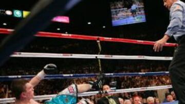 <b>EN EL DÉCIMO ASALTO. </b>Floyd Mayweather acabó con la resistencia de Ricky Hatton con dos ganchos en el décimo asalto que tumbaron al británico sobre la lona.