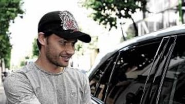 <b>Y SOBIS EN JABUGO. </b>El brasileño se presentó ayer en las oficionas de Lopera en plenas reuniones.