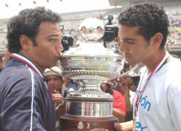 En el Clausura 2004, Hugo Sánchez conseguiría su primer título como técnico luego de que Pumas venciera a Chivas en penales en la final del torneo.