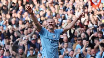 Erling Haaland, jugador del Manchester City, celebra un gol contra el Leicester City.