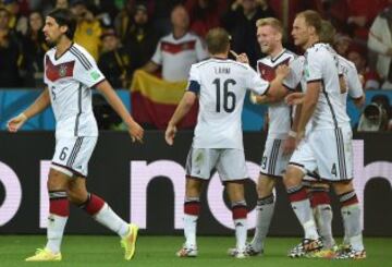 2-0. Andre Schuerrle celebra el primer tanto con sus compañeros.