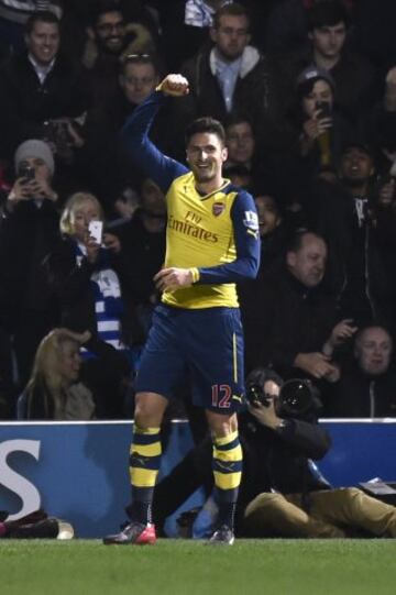 Alexis Sánchez armó la jugada del primero y anotó el segundo del Arsenal sobre Queens Park Rangers.