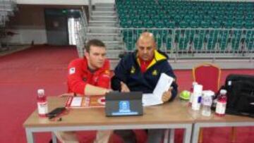 Lucas Mondelo, con su ayudante en la liga china.