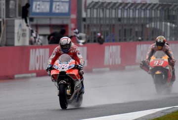 Duelo bajo la lluvia de Motegi entre Dovizioso y Márquez