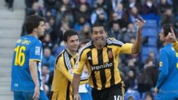 <b>EL GOL DE LA ESPERANZA. </b>Da Silva y Lafita celebran el gol de cabeza que el paraguayo marcó en Cornellà y que abrió el camino de la victoria al Zaragoza.