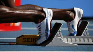 Usain Bolt, en la línea de salida antes de una prueba de 200m