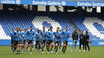 Entrenamiento Deportivo de La Coru&ntilde;a. grupo corriendo en Riazor