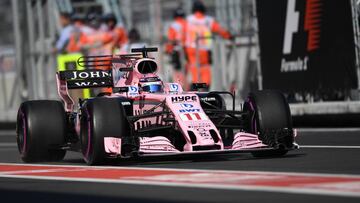 Force India&#039;s Mexican driver Sergio Perez enters the pits during the third practice session of the F1 Mexico Grand Prix at the Hermanos Rodriguez circuit in Mexico City on October 28, 2017. / AFP PHOTO / PEDRO PARDO