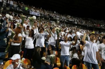 El acto central tuvo lugar en el Atanasio Girardot de Medellín pero hubo otras manifestaciones de apoyo en otros lugares del país.