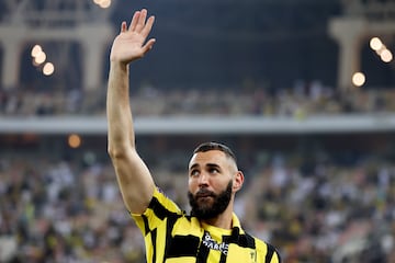 Karim Benzema fue presentado como nuevo jugador del Al Ittihad ante 35.000 personas.