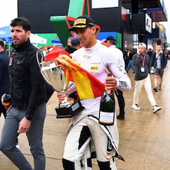 Mari Boya se impone bajo el diluvio de Silverstone