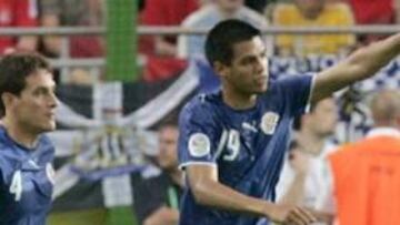 <b>ADIOS A GAMARRA.</b> El capitán paraguayo a disputado su último partido como internacional después de anunciar su retirada de la seelcción tras el Mundial