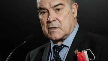 El actor Antonio Resines interviene tras recibir una de las medallas de oro al M¨¦rito en las Bellas Artes 2022, en el Palacio de Congresos y Auditorio de Navarra, 2 de marzo de 2022, en Pamplona, Navarra (Espa?a). Las Medallas de las Bellas Artes 2022 son otorgadas a personas o entidades que destaquen en el campo de la creaci¨®n art¨ªstica y cultural o hayan prestado notorios servicios en el fomento, desarrollo o difusi¨®n del arte y la cultura o en la conservaci¨®n del patrimonio art¨ªstico.
02 MARZO 2022;PAMPLONA;NAVARRA;MEDALLAS DE ORO;BELLAS ARTES 2022
Eduardo Sanz / Europa Press
02/03/2022