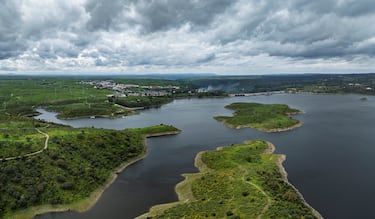 Vista del embalse de Alcántara, a 19 de marzo de 2025, en Cáceres, Extremadura (España). Se encuentra en el cauce del río Tajo.