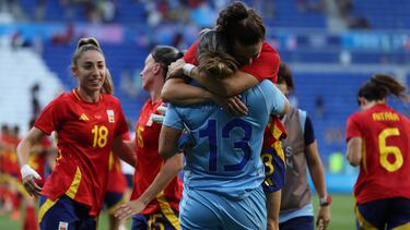 Las jugadoras españolas celebran su pase a semis.