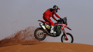 Rallying - Dakar Rally - Stage 2 - Hail to Al Artawiya, Saudi Arabia - January 3, 2022 Monster Energy Honda Team 2022's Joan Barreda Bort in action during stage 2 REUTERS/Hamad I Mohammed