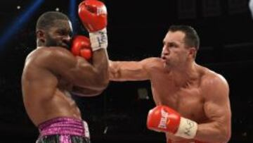 Wladimir Klitschko golpea el rostro de Bryant Jennings en la pelea celebrada en el Madison Square Garden de New York.