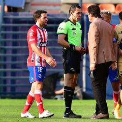 En redes tachan de escandaloso el arbitraje del San Luis vs Pumas