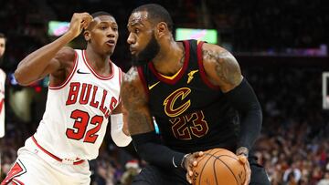 CLEVELAND, OH - DECEMBER 21: LeBron James #23 of the Cleveland Cavaliers looks to get a shot off next to Kris Dunn #32 of the Chicago Bulls during the second half at Quicken Loans Arena on December 21, 2017 in Cleveland, Ohio. Cleveland won the game 115-112. NOTE TO USER: User expressly acknowledges and agrees that, by downloading and or using this photograph, User is consenting to the terms and conditions of the Getty Images License Agreement. Gregory Shamus/Getty Images/AFP
== FOR NEWSPAPERS, INTERNET, TELCOS & TELEVISION USE ONLY ==