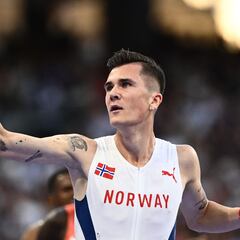 El 5.000 cura las penas de Ingebrigtsen en París