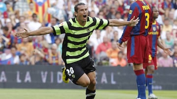 Valdez celebra uno de sus goles en el Camp Nou.