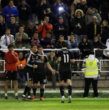 0-2. James Rodríguez celebró el segundo gol con Cristiano Ronaldo.