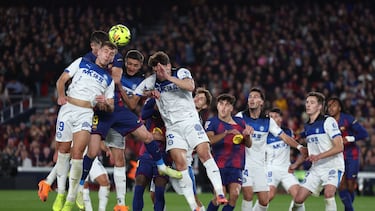 Barcelona's Polish forward #09 Robert Lewandowski and Alaves' Spanish midfielder #19 Pablo Ibanez (L) vie for a header during the Spanish League football match between FC Barcelona and Deportivo Alaves at Camp Nou Stadium in Barcelona on November 29, 2025. (Photo by Josep LAGO / AFP)