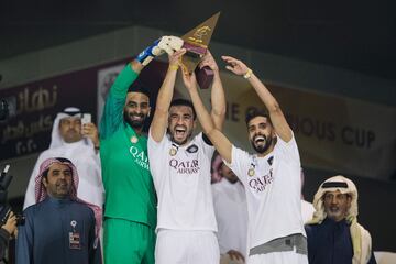 En la temporada 2018/19 llegó al Al-Sadd Sports Club, un club polideportivo catarí. Estuvo dos temporadas en las que ganó una Liga de fútbol de Catar, la Copa del Jeque Jassem, la Copa Príncipe de la Corona de Catar y una Copa de las Estrellas de Catar. 
