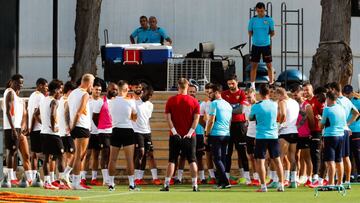 Bordalás, esta mañana, con el grupo.