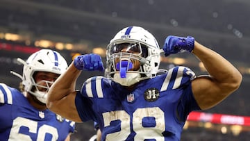 INDIANAPOLIS, INDIANA - OCTOBER 26: Jonathan Taylor #28 of the Indianapolis Colts celebrates after scoring a rushing touchdown against the Tennessee Titans during the fourth quarter in the game at Lucas Oil Stadium on October 26, 2025 in Indianapolis, Indiana.   Andy Lyons/Getty Images/AFP (Photo by ANDY LYONS / GETTY IMAGES NORTH AMERICA / Getty Images via AFP)