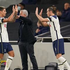Mourinho da un palo a la prensa española para defender a Bale