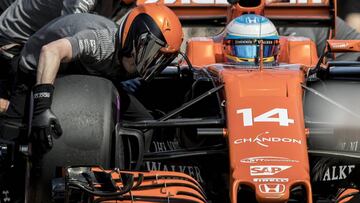 VXH15. Montreal (Canada), 10/06/2017.- Spanish Formula One driver Fernando Alonso of McLaren-Honda practices pit stop during the third practice session of Canada Formula One Grand Prix at the Gilles Villeneuve circuit in Montreal, Canada, 10 June 2017. The 2017 Canada Formula One Grand Prix will take place on 11 June. (Fórmula Uno) EFE/EPA/VALDRIN XHEMAJ